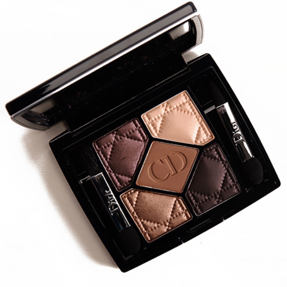 DIOR 5 COULEURS
PALETTE FARDS À PAUPIÈRES
EYESHADOW PALETTE
796 CUIR CANNAGE